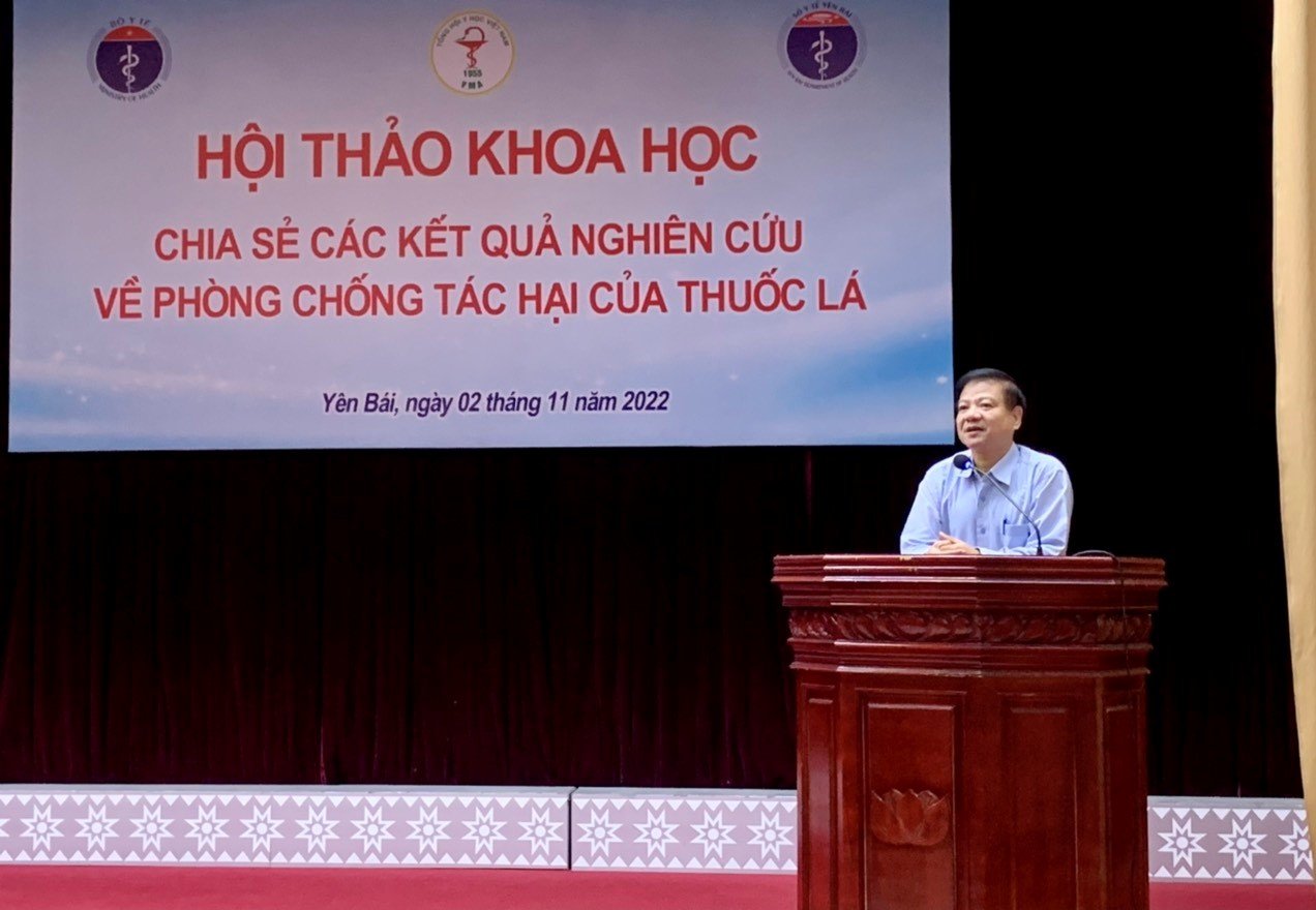  GS.TS Nguyễn Văn Kính - Phó Chủ tịch Thường trực Tổng hội Y học Việt Nam phát biểu tại hội thảo